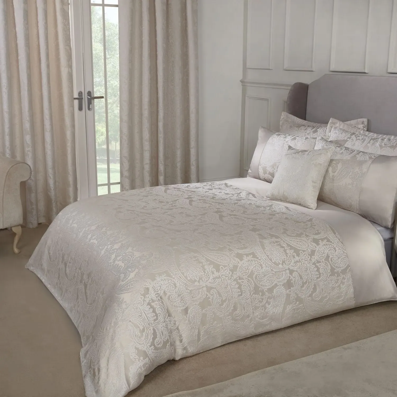 Super King Duvet Set with Jacquard Pattern - Cream