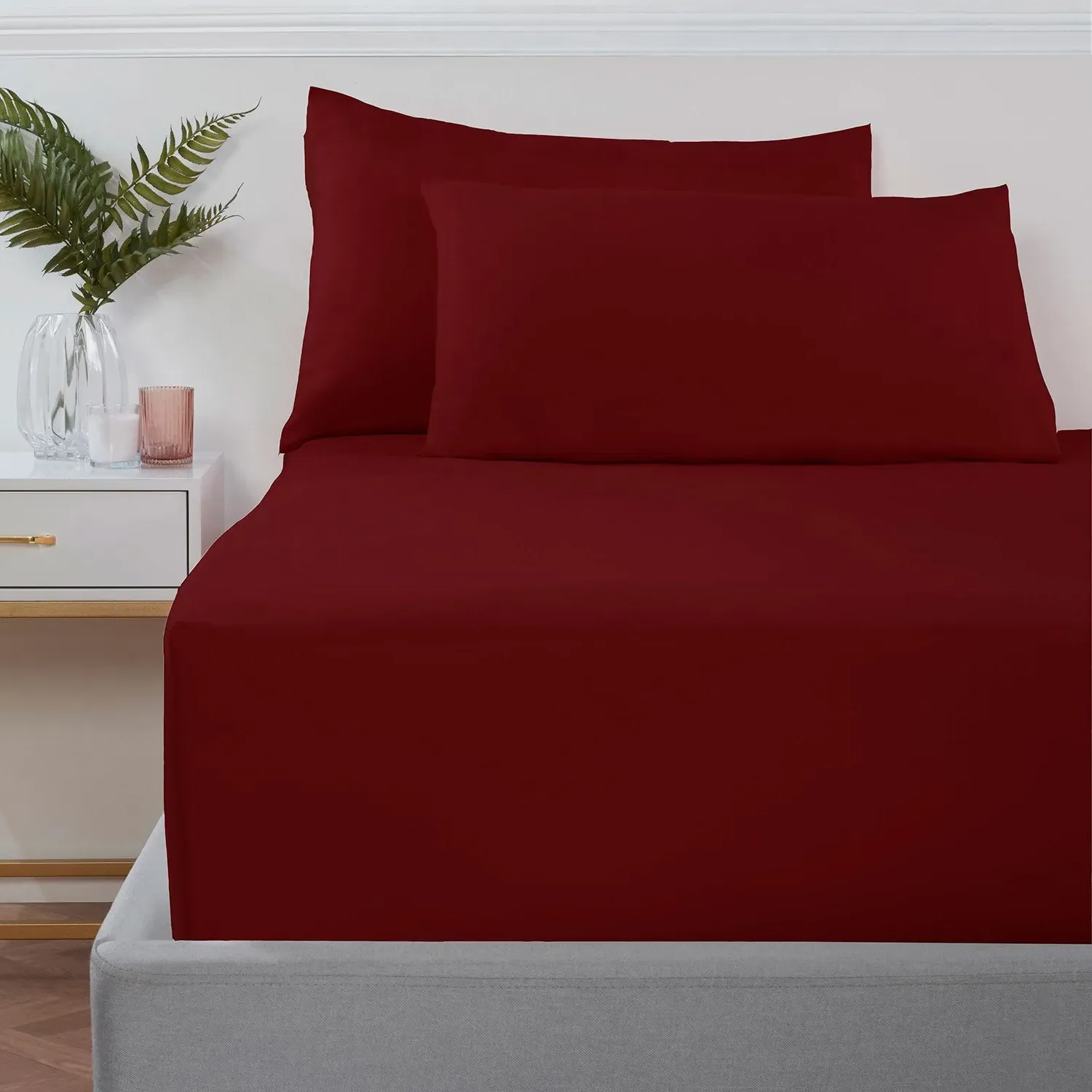 Super Soft Easycare Super King Extra Deep Fitted Sheet - Red, Microfibre by Julian Charles