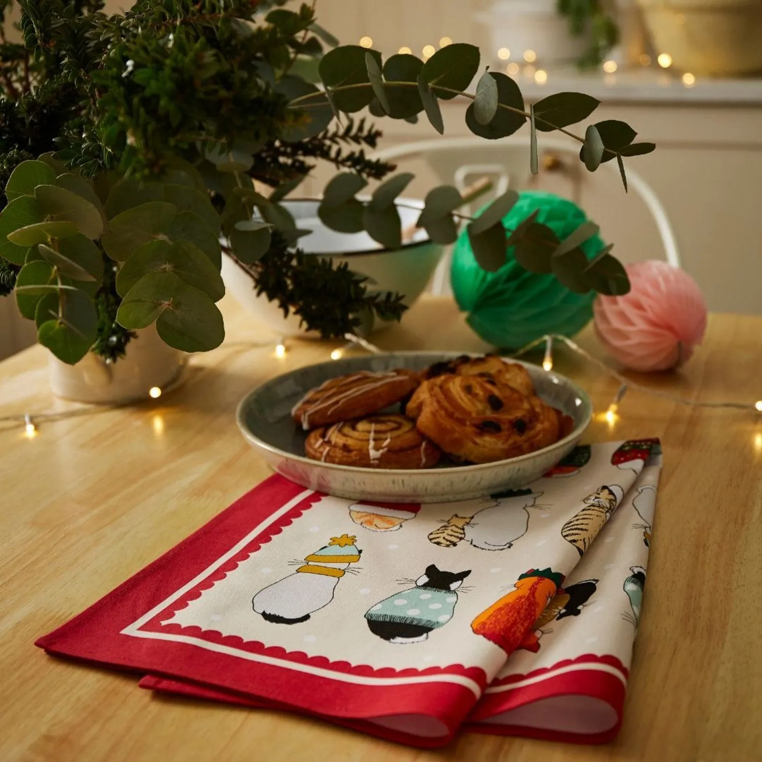 Ulster Weavers Christmas Cats in Waiting Cotton Tea Towel by Julian Charles, image 2