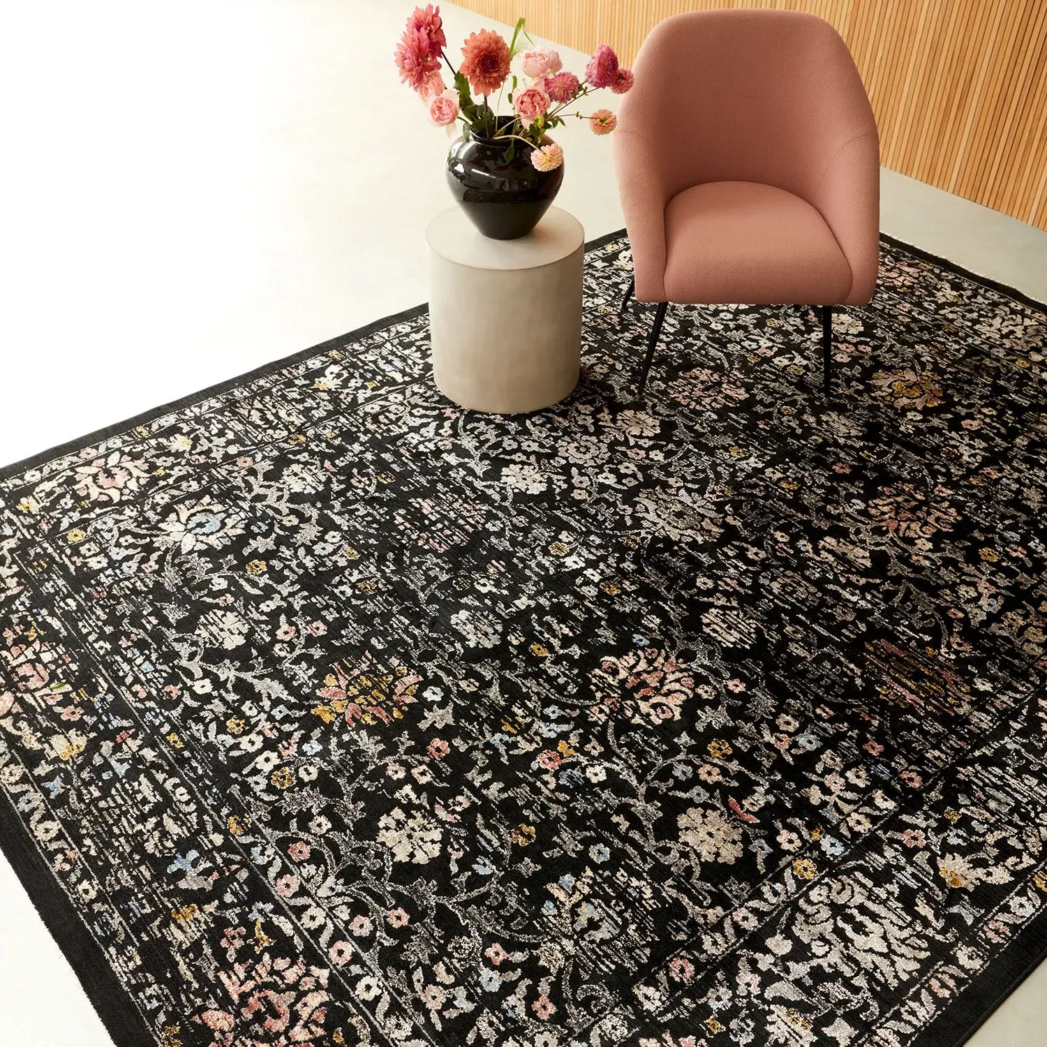 Vintage Floral Rug - Black