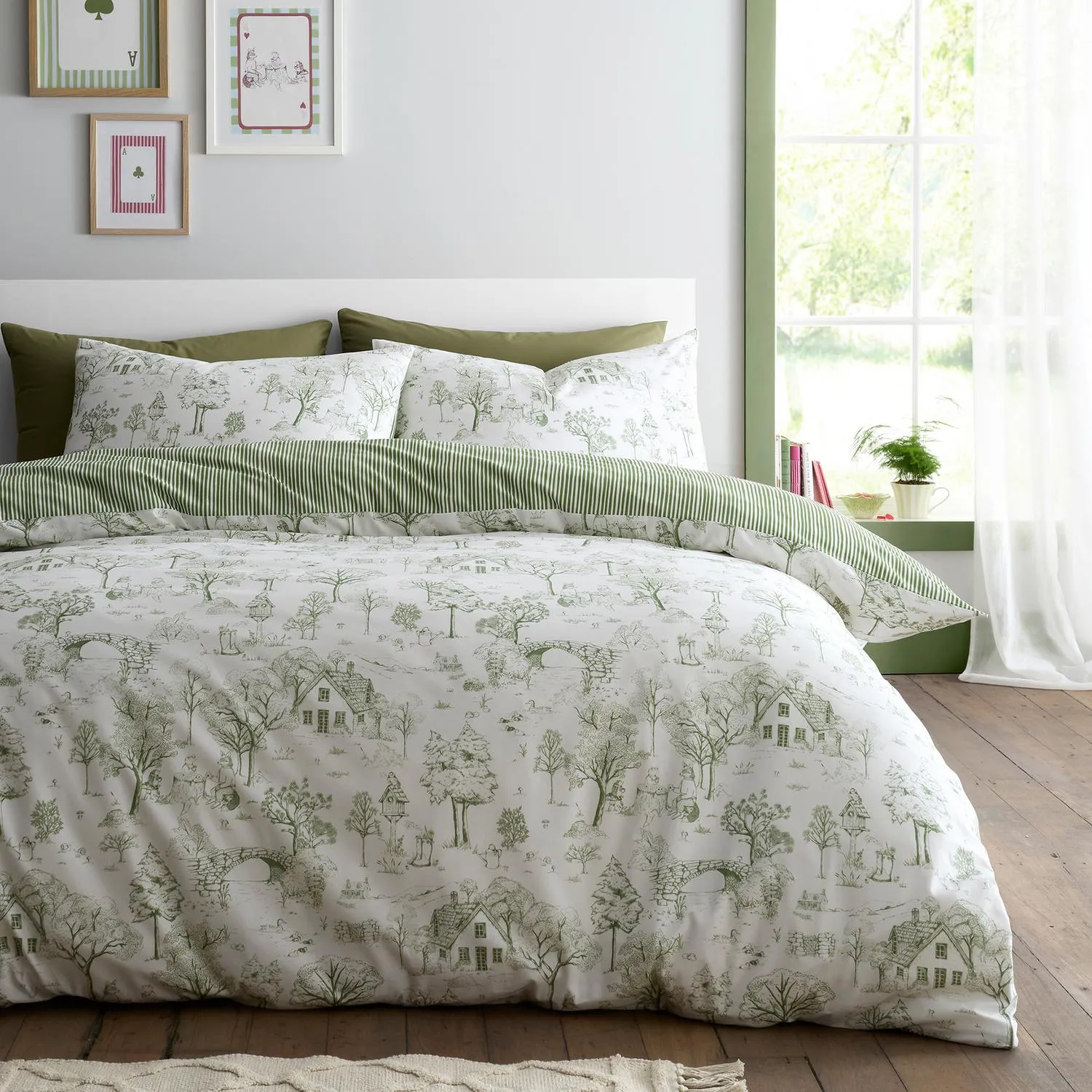 Woodland Toile Super King Reversible Duvet Set - Green by Julian Charles