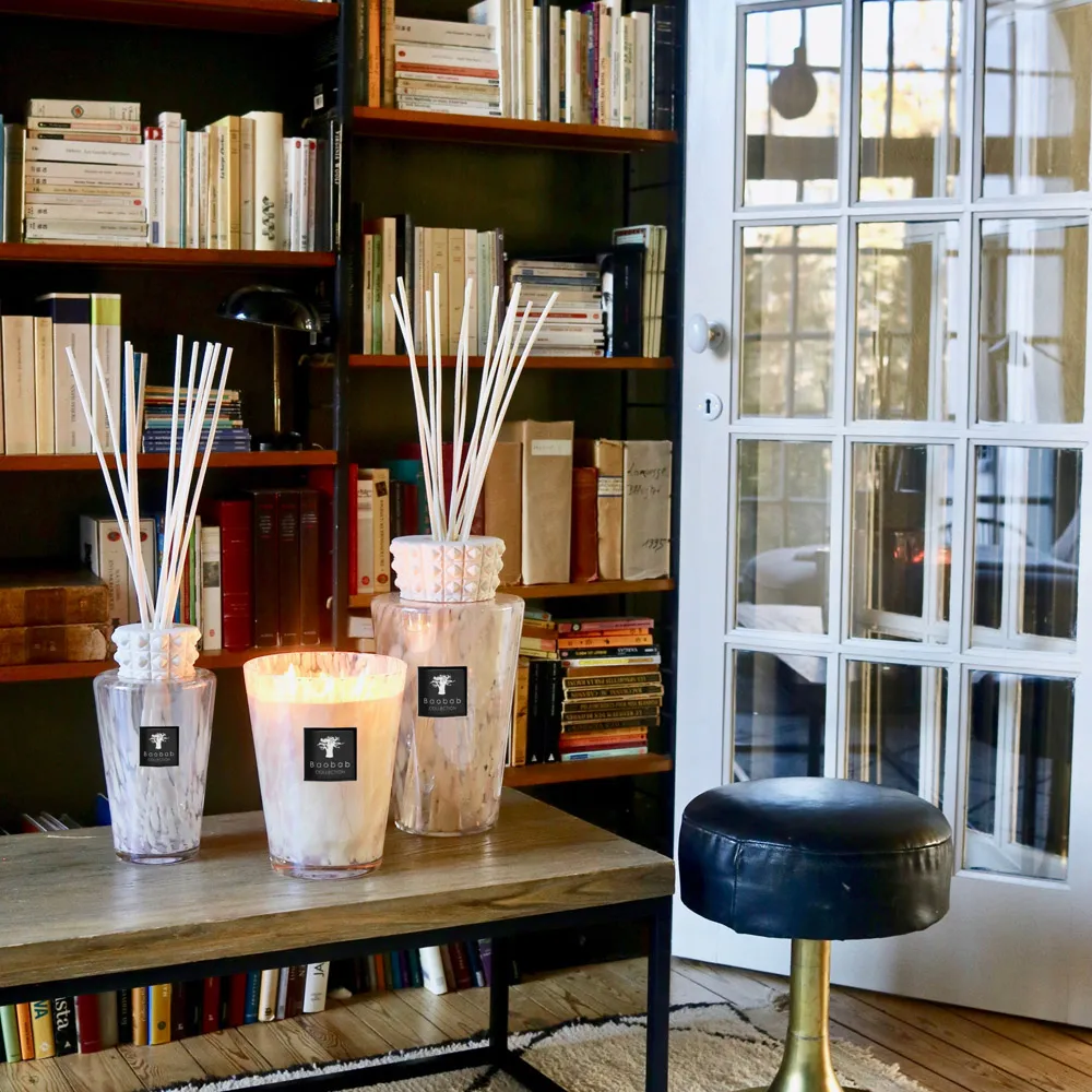 White Pearls Large Scented Candle - White, Glass