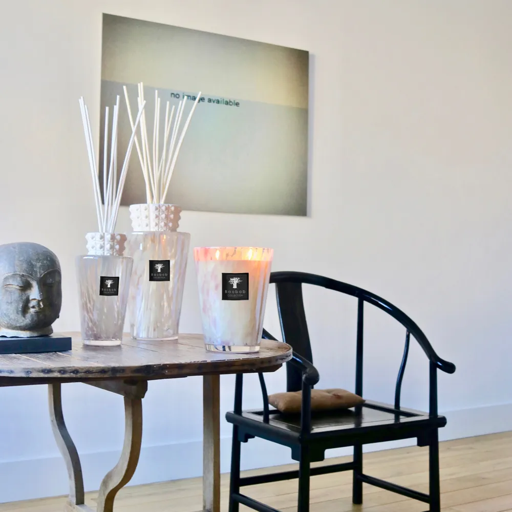 White Pearls Large Scented Candle - White, Glass