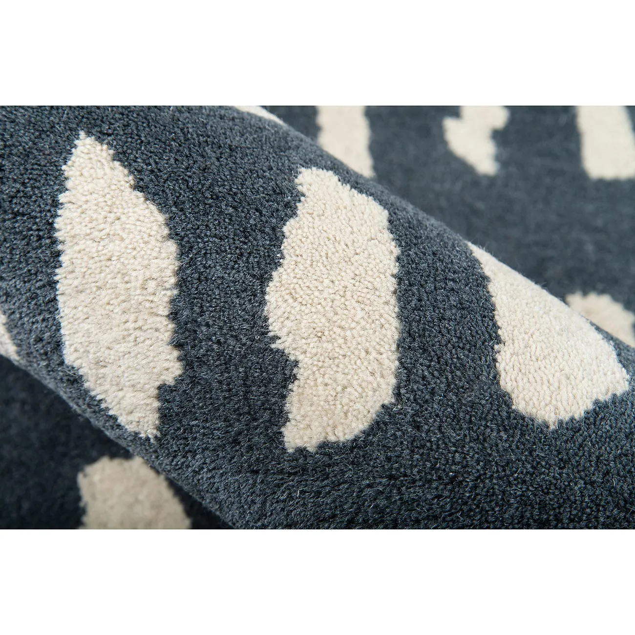 Ava Dot Patterned Rug - Blue, Wool