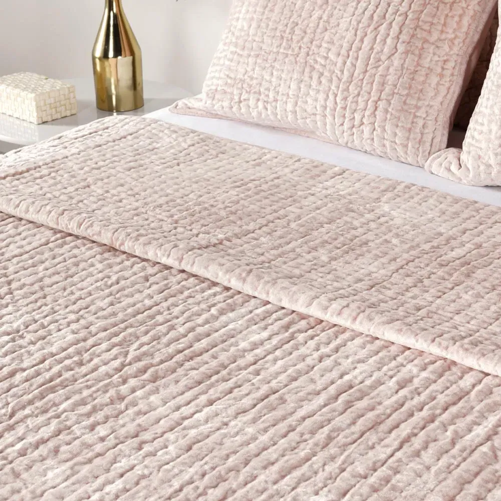 Beata King Size Velvet Quilt - Pink