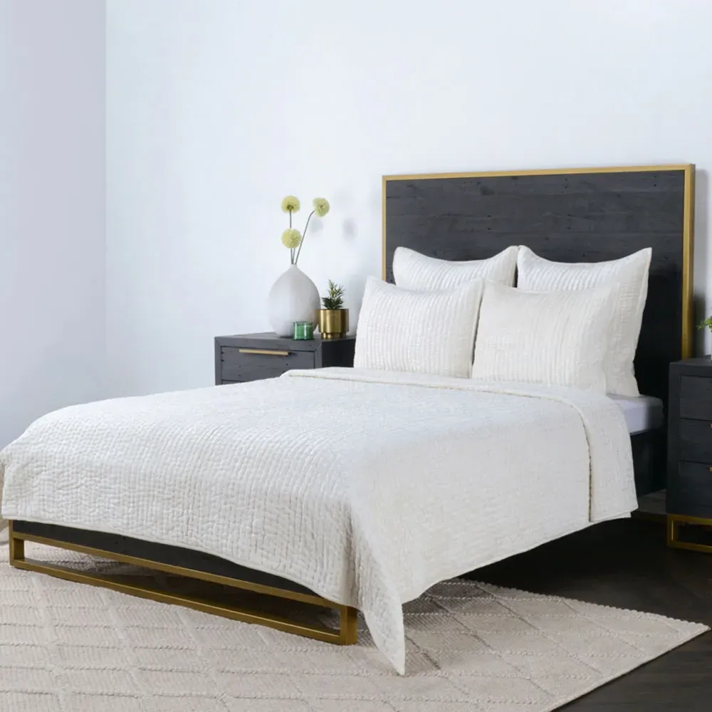 Beata King Size Velvet Quilt - White