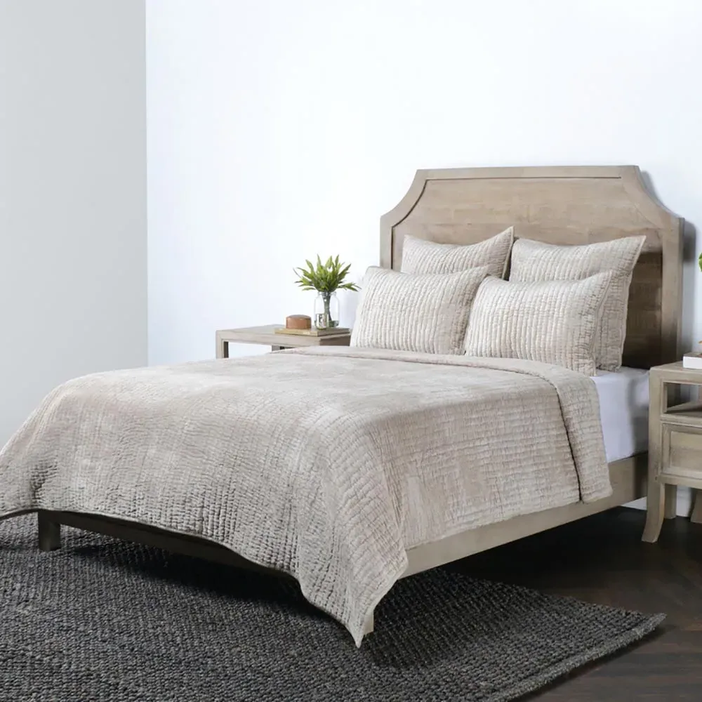 Beata Queen Size Velvet Quilt - Beige