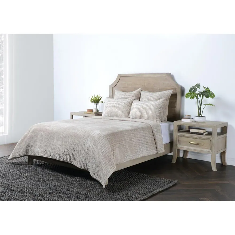 Beata Queen Size Velvet Quilt - Beige