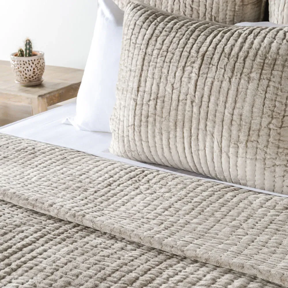 Beata Queen Size Velvet Quilt - Beige image