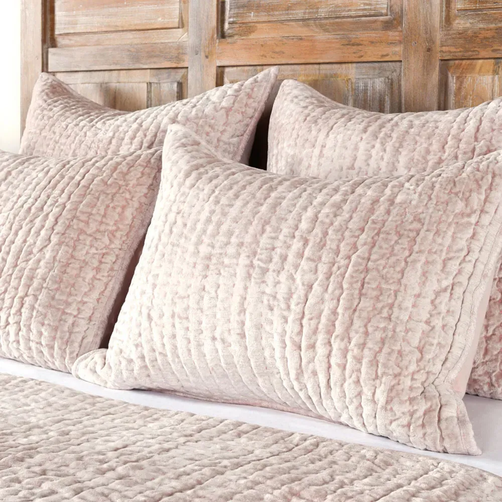 Beata Queen Size Velvet Quilt - Pink image