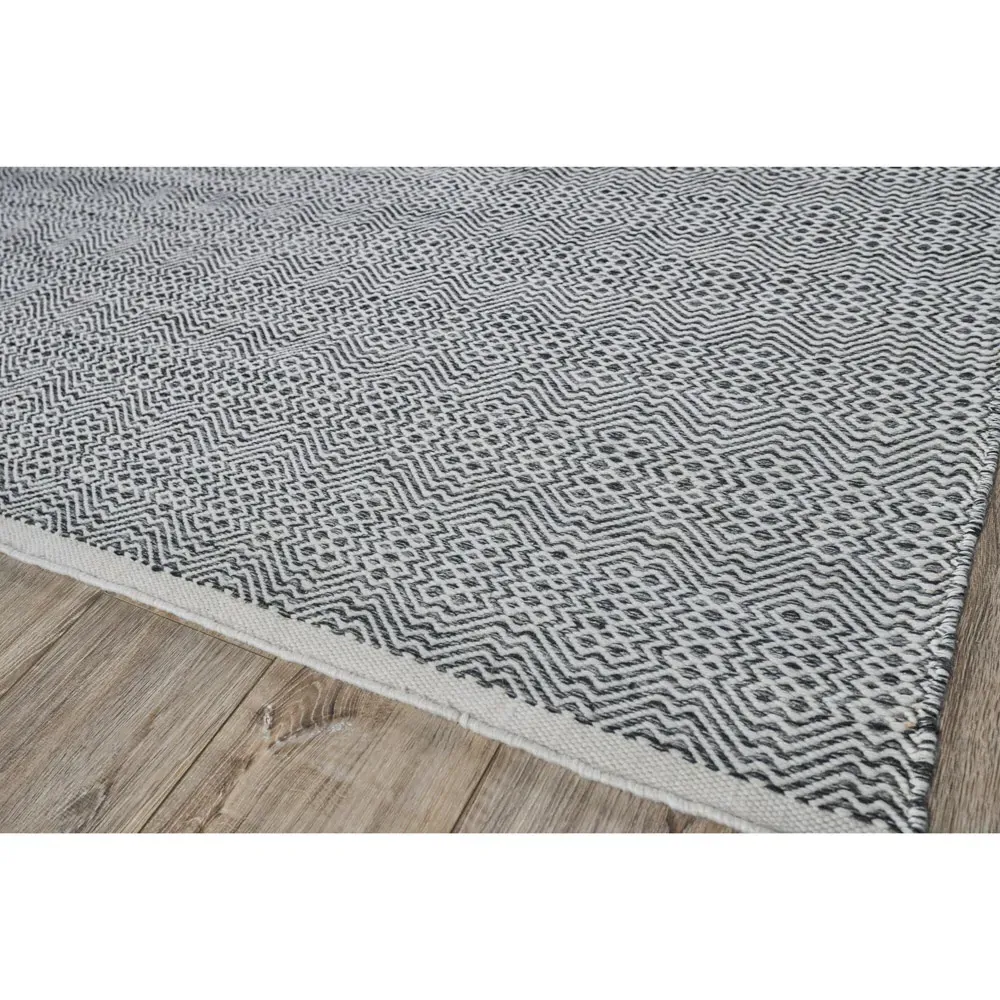Bennett Diamond Patterned Indoor Outdoor Rug - Black, PET