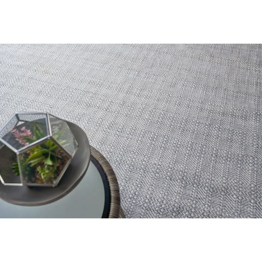 Bennett Diamond Patterned Indoor Outdoor Rug - Light Silver, PET