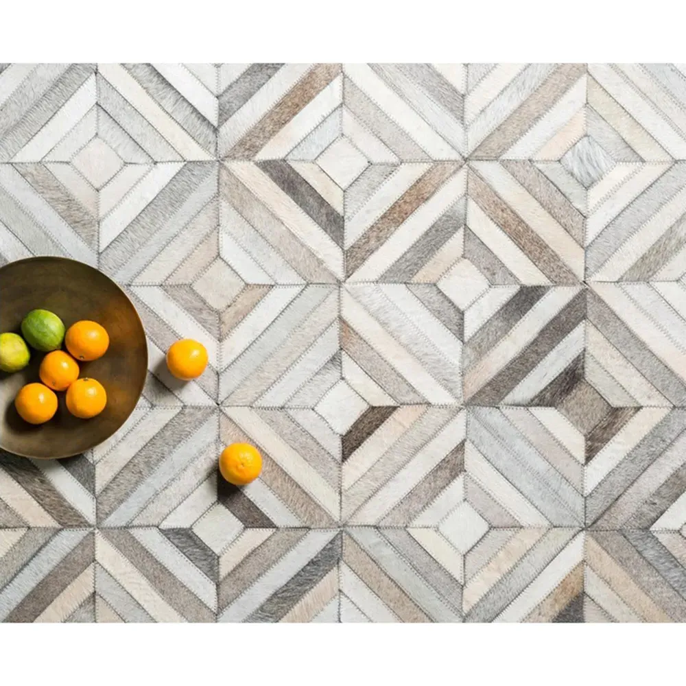 Daelis Diamond Rug - Grey, Cowhide