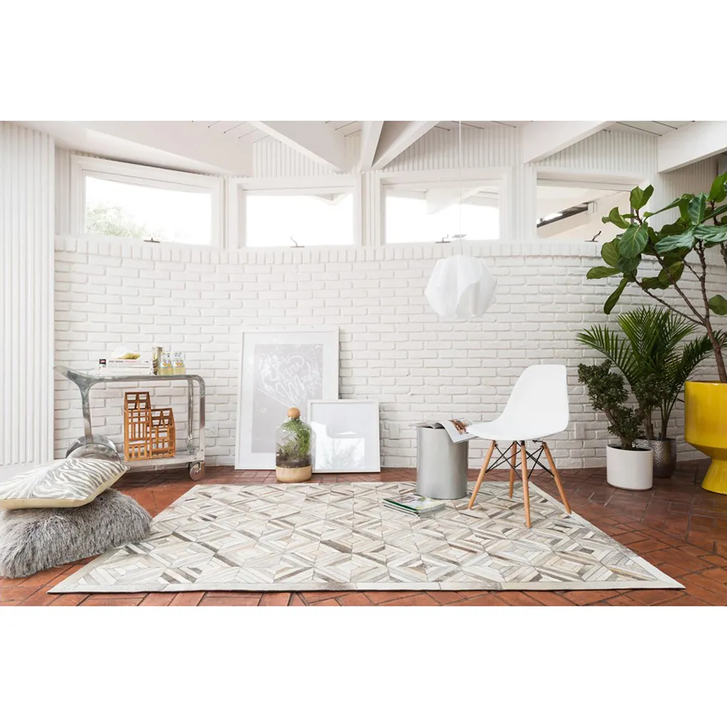 Daelis Diamond Rug - Grey, Cowhide