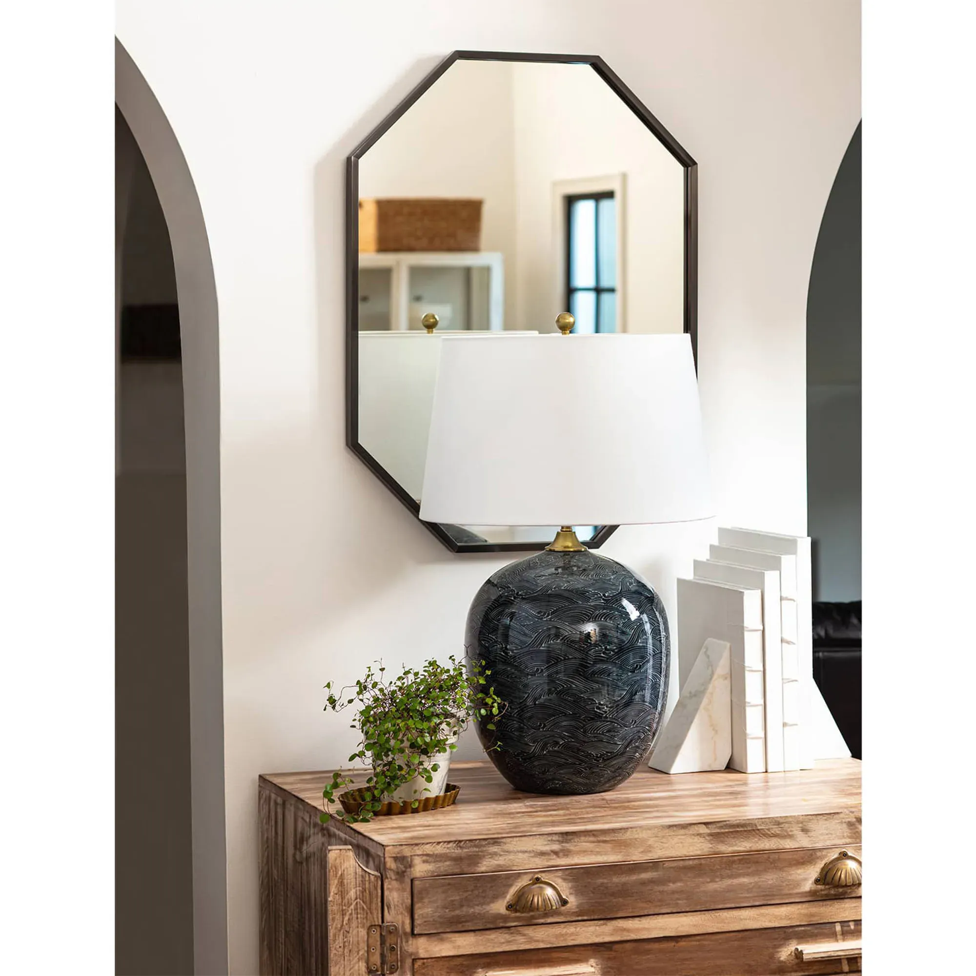 Harbor Ceramic Table Lamp - Black