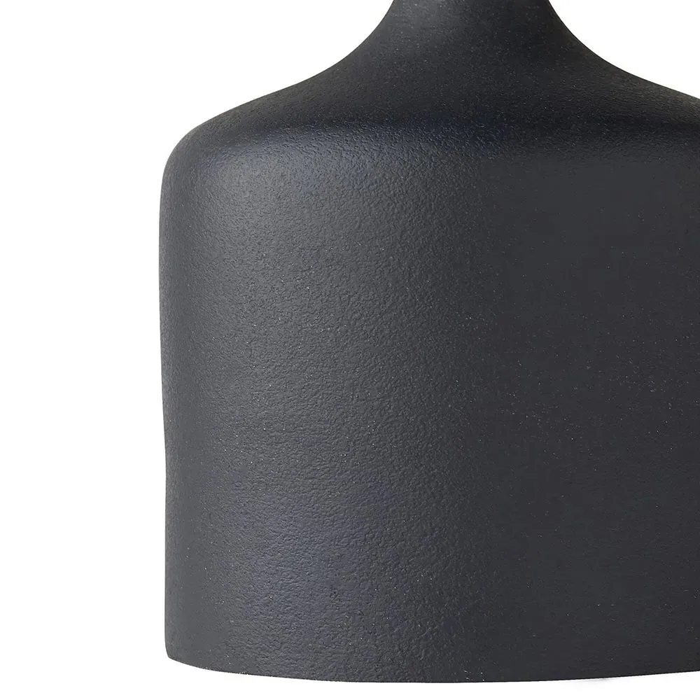 Huntlee Round Pedestal Accent Table - Black, Aluminum