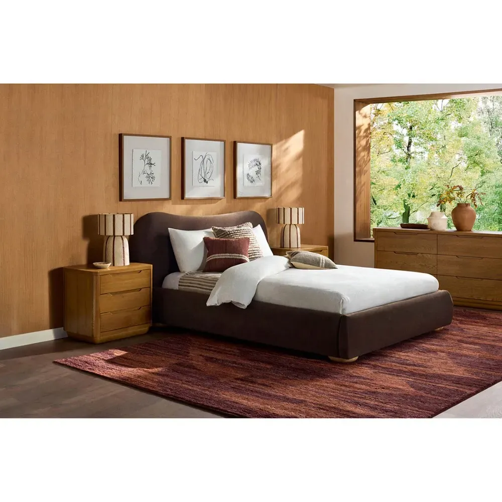 Iritelle King Size Curved Bed - Brown, Rubber Wood