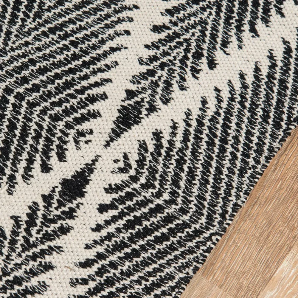 Iver Diamond Patterned Indoor Outdoor Rug - Black, Polypropylene