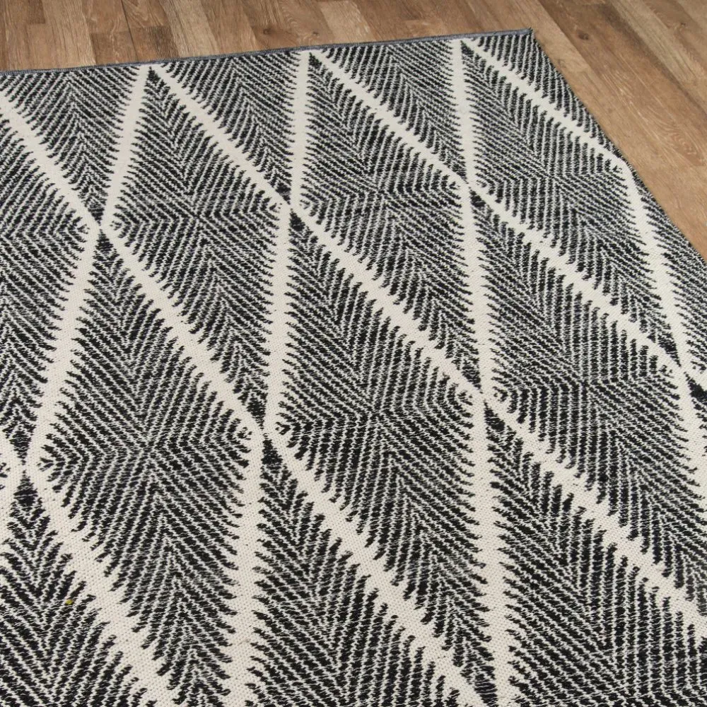 Iver Diamond Patterned Indoor Outdoor Rug - Black, Polypropylene