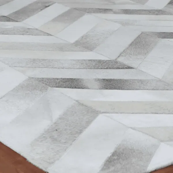 Lucas Chevron Patterned Rug - Silver, Hide