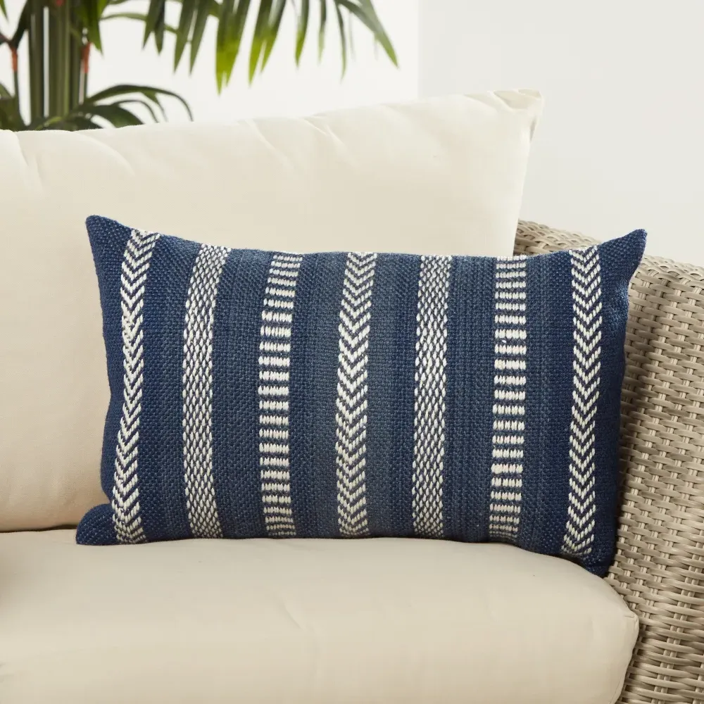 Maximus Global Lumbar Pillow - Blue, Polyester