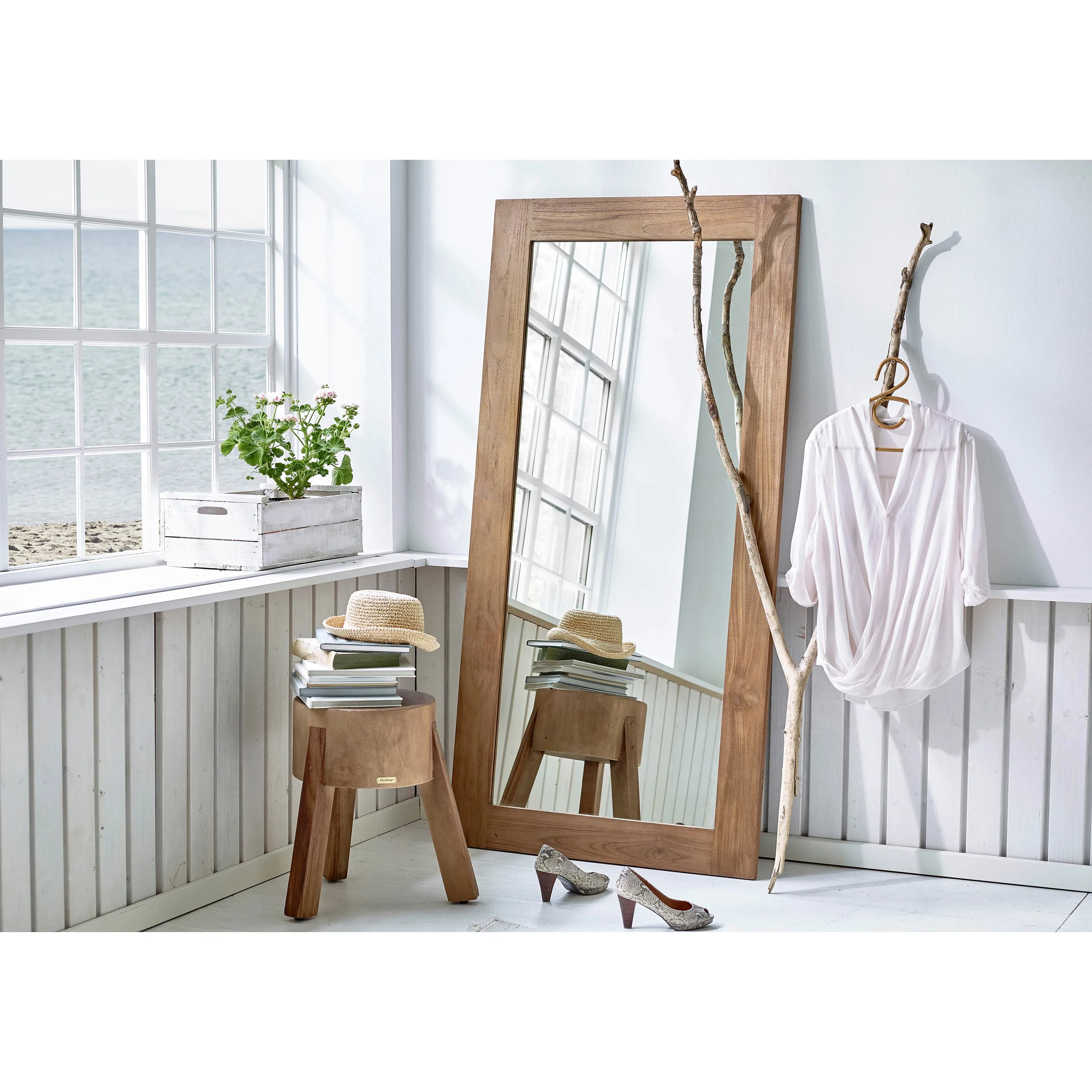 Noelle Round Stool - Brown, Reclaimed Suar Wood