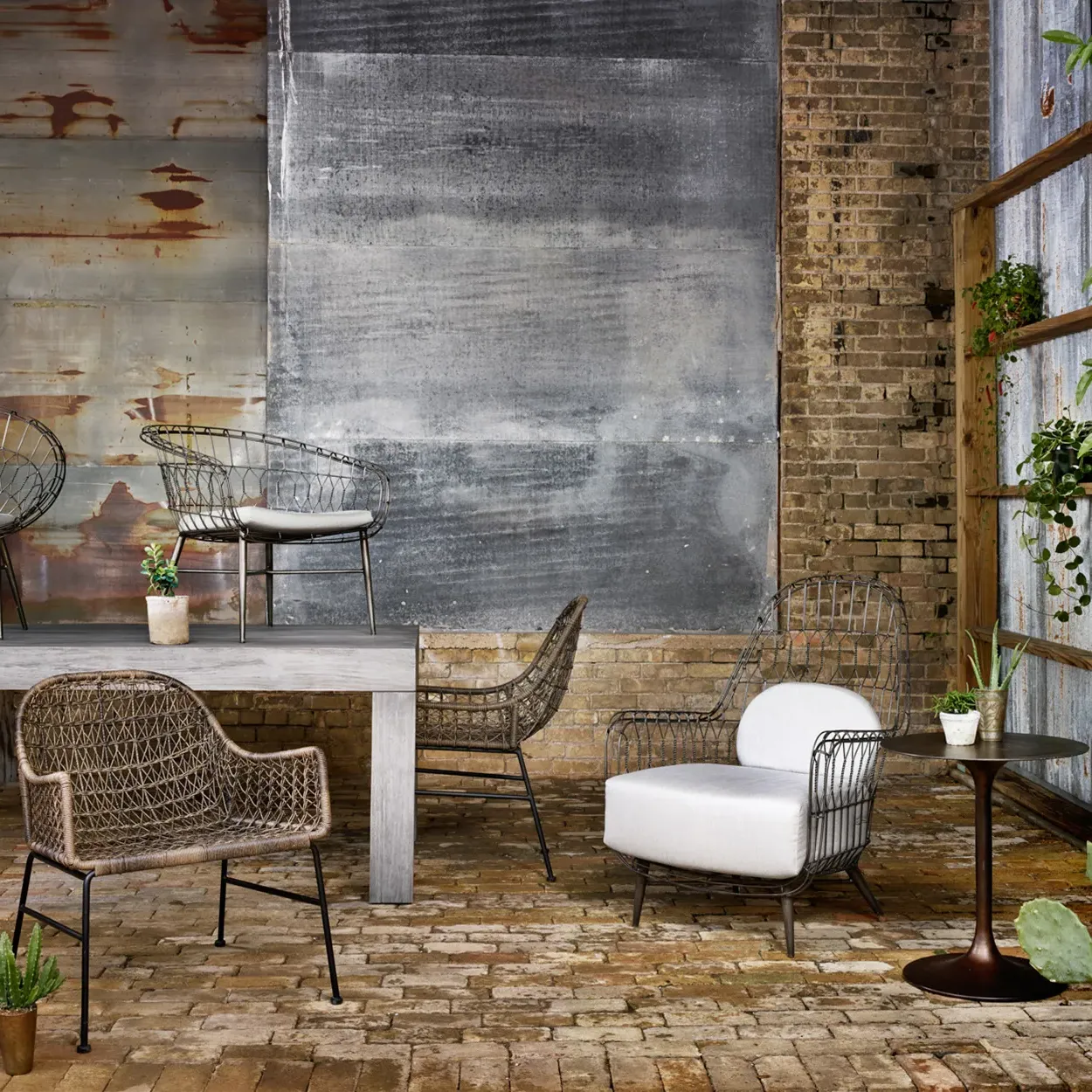 Paula Round Tulip Side Table - Antique Rust, Aluminum