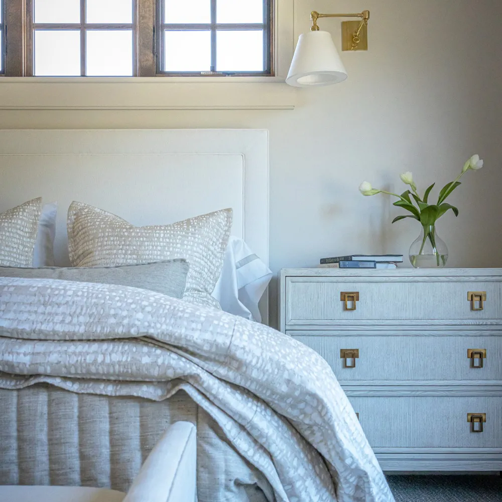 Selena Bachelor Chest - White, Ash Wood