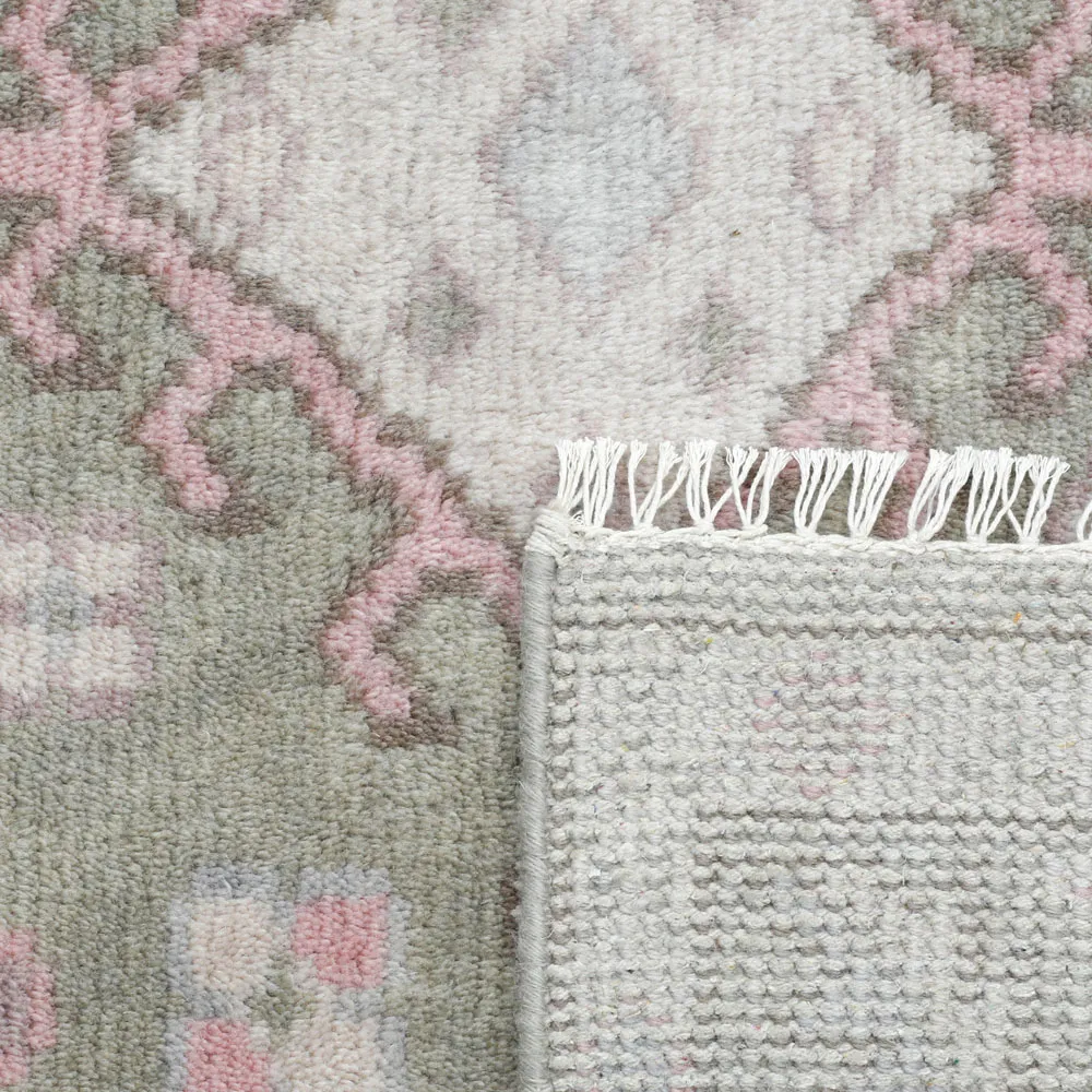 Uriah 5x8 Hand Knotted Rug - Light Grey, Wool