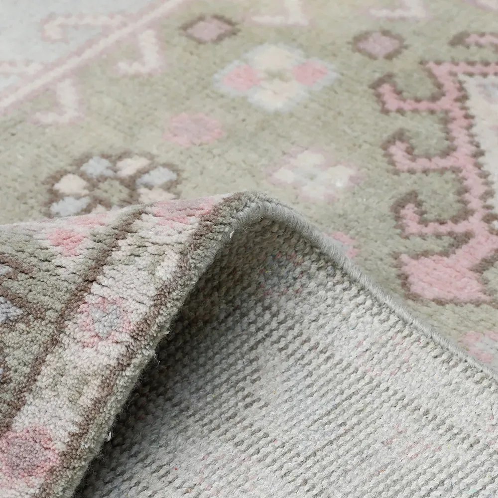 Uriah 5x8 Hand Knotted Rug - Light Grey, Wool