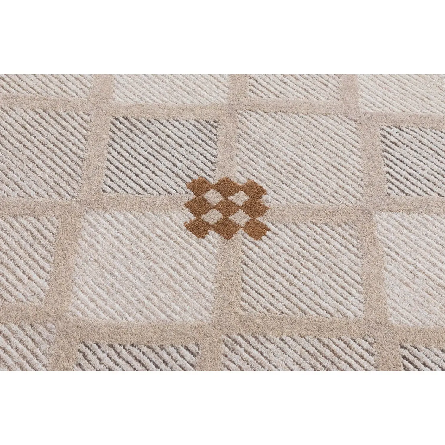 Zinnia Diamond Patterned Rug - Beige, Wool