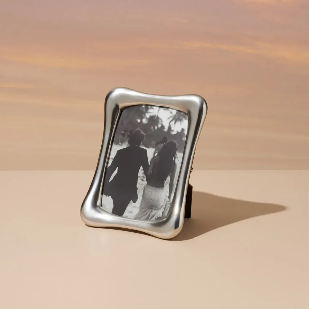Anton Curved Photo Frame 4x6 - Platinum, Metal
