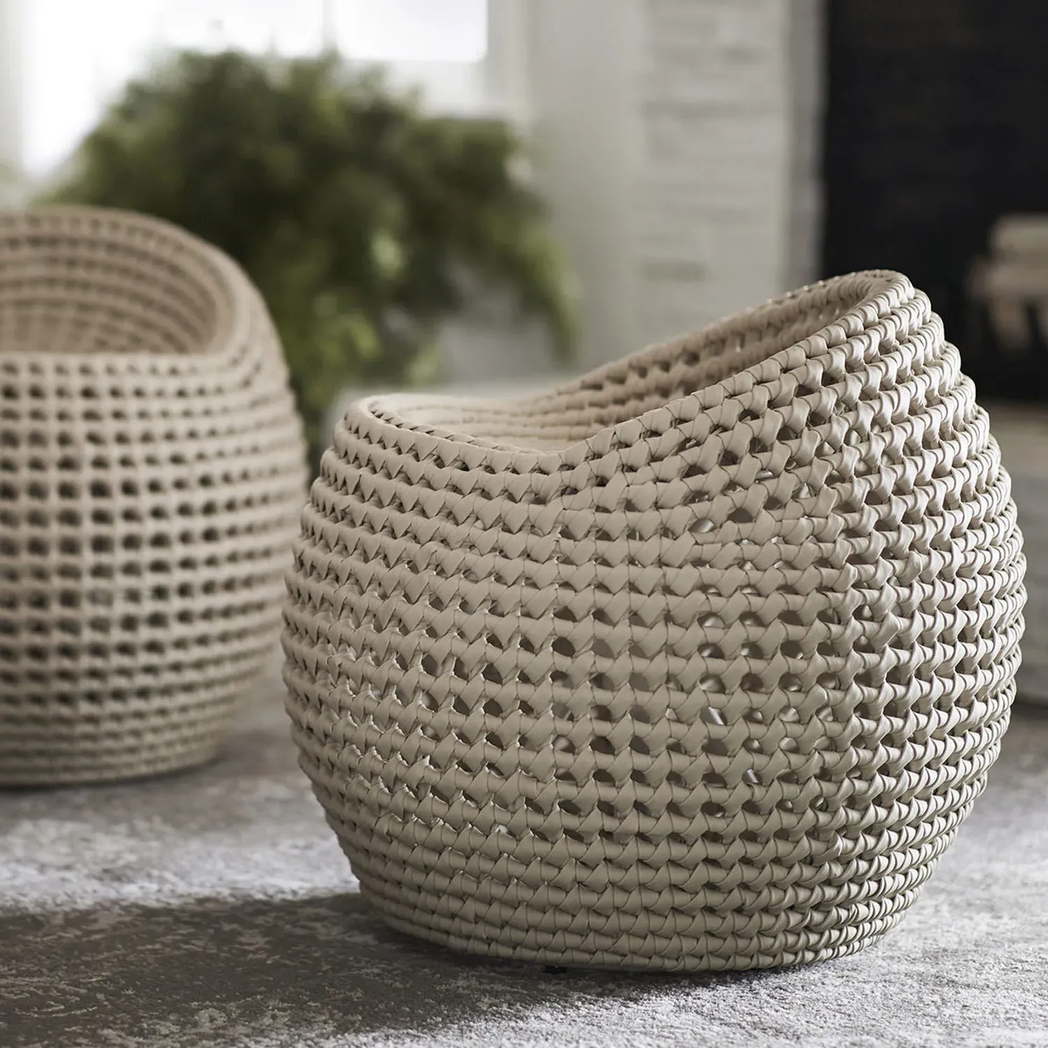 Manhattan Round Swivel Stool - White, Vinyl