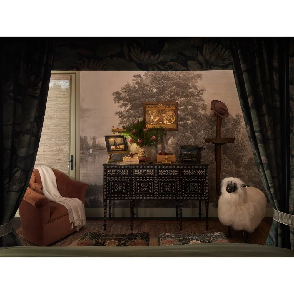 Visual Comfort Estelle Triangle Display Lamp - Gun Metal