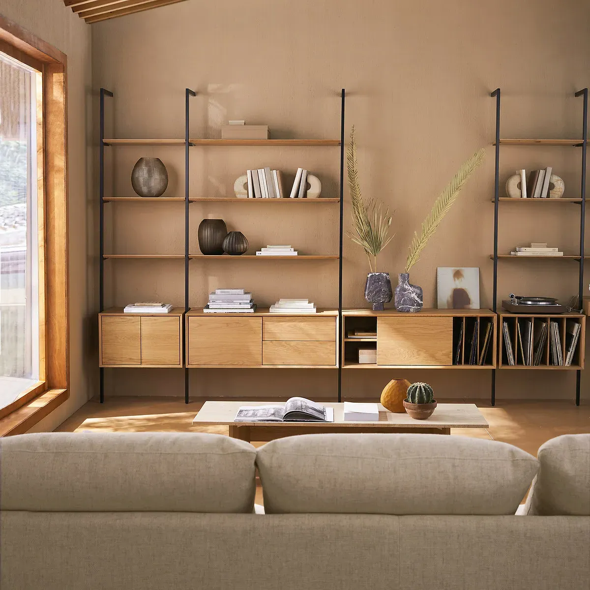 Archivita XL Vinyl Rack - Natural Oak, Oak Veneer MDF alternate view