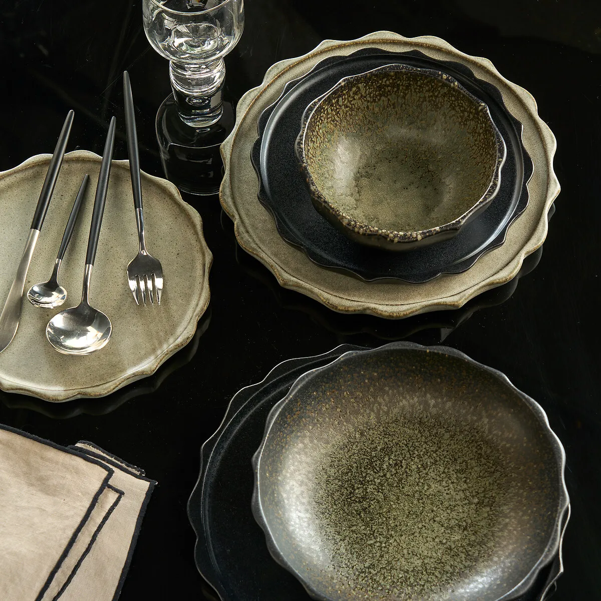 Arigato Set of 4 Dessert Plates - Black, Stoneware alternate view