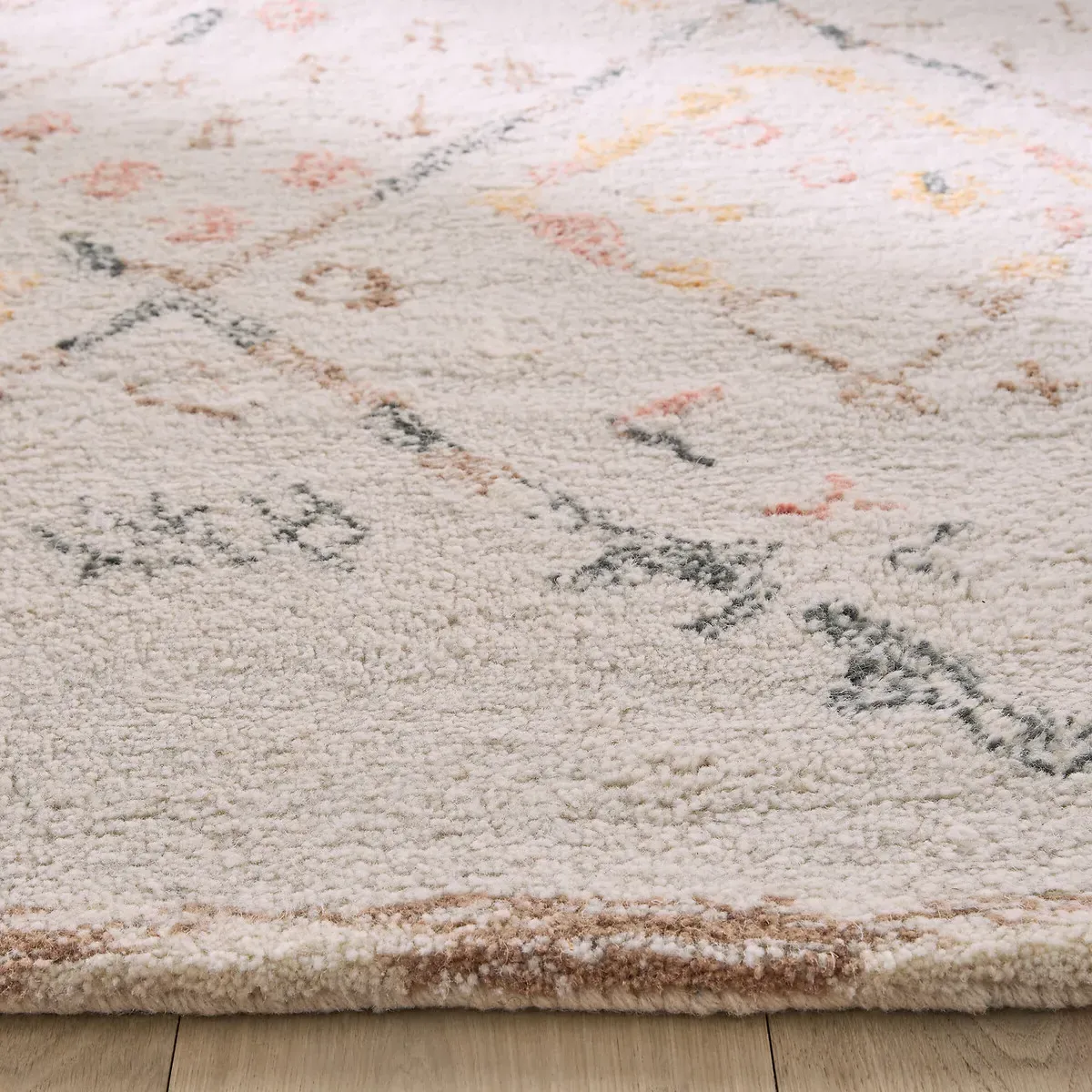 Ashwin Hand-Tufted Wool Bedside Rug - Ecru, Multi-Colour alternate view