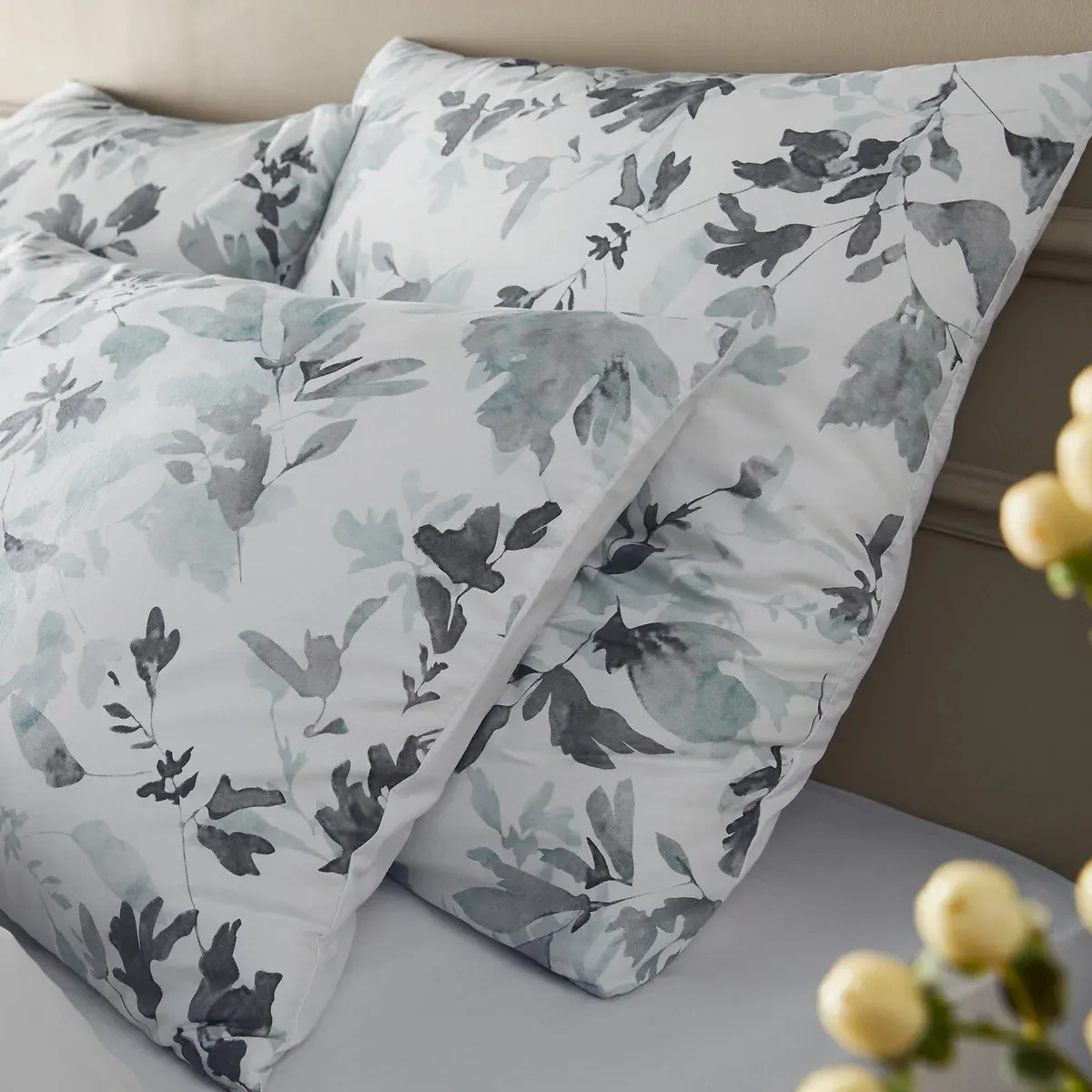 Celadona Duvet Cover - Cotton Percale, Lyocell alternate view