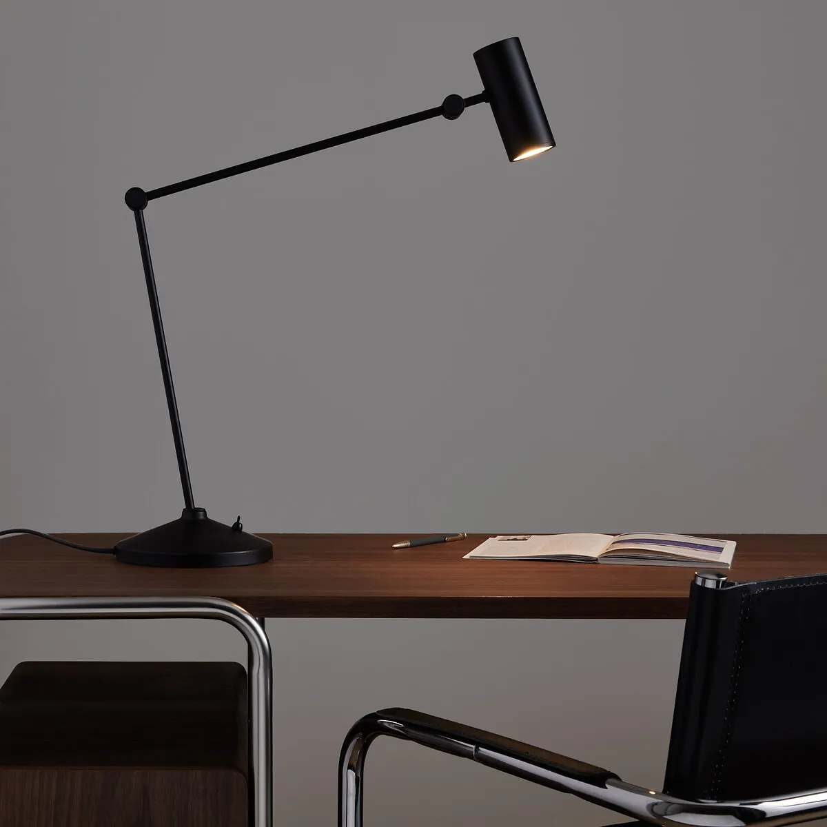Eréni Articulated Desk Lamp - Black, Iron product