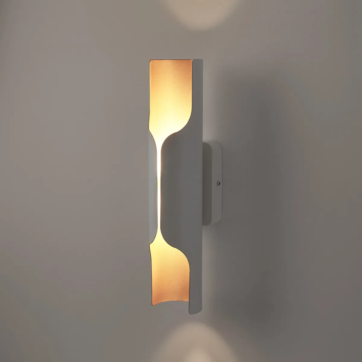 Henrio Wall Light - White, Iron alternate view