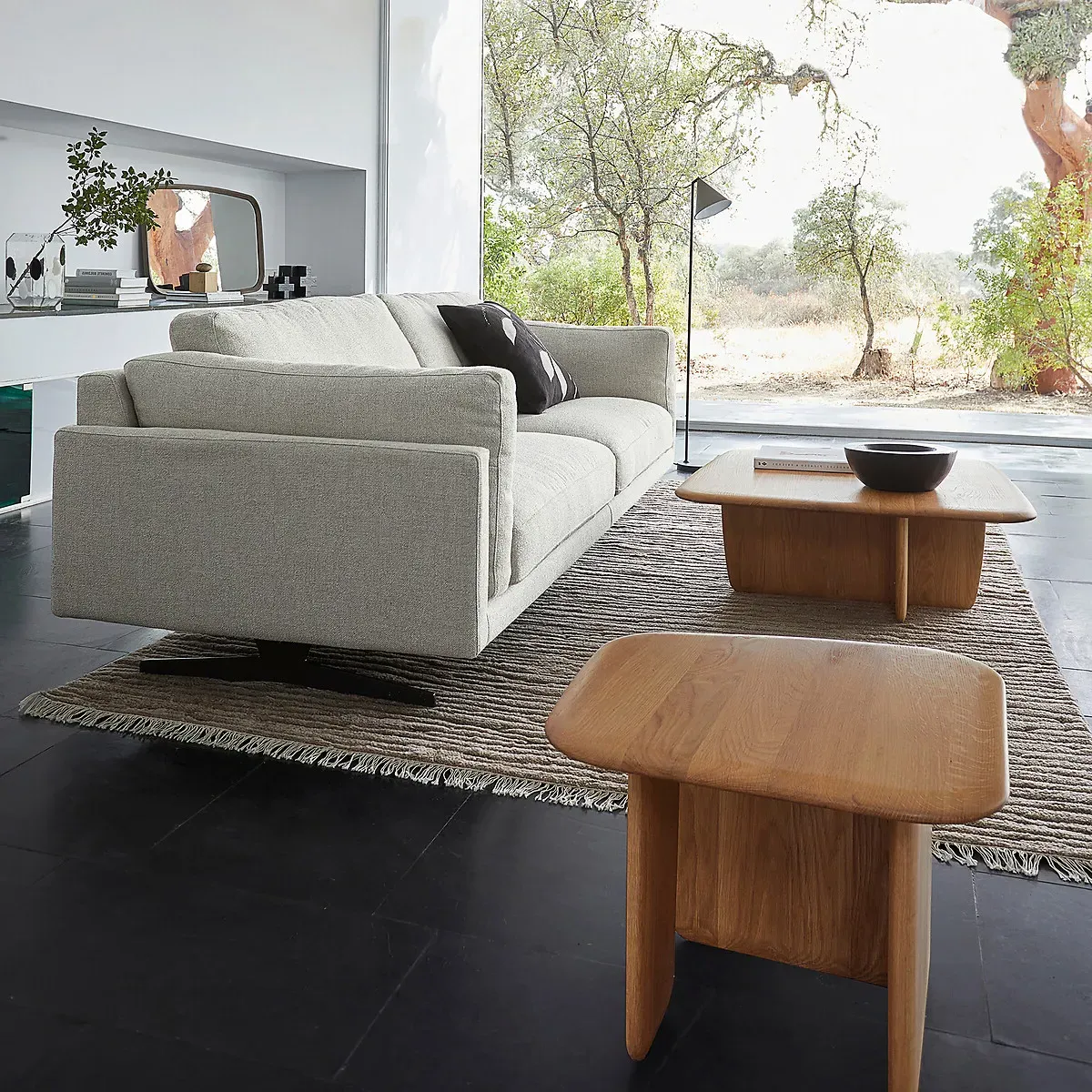 Iloss Small Curved Coffee Table - Natural Oak, Solid Oak alternate view