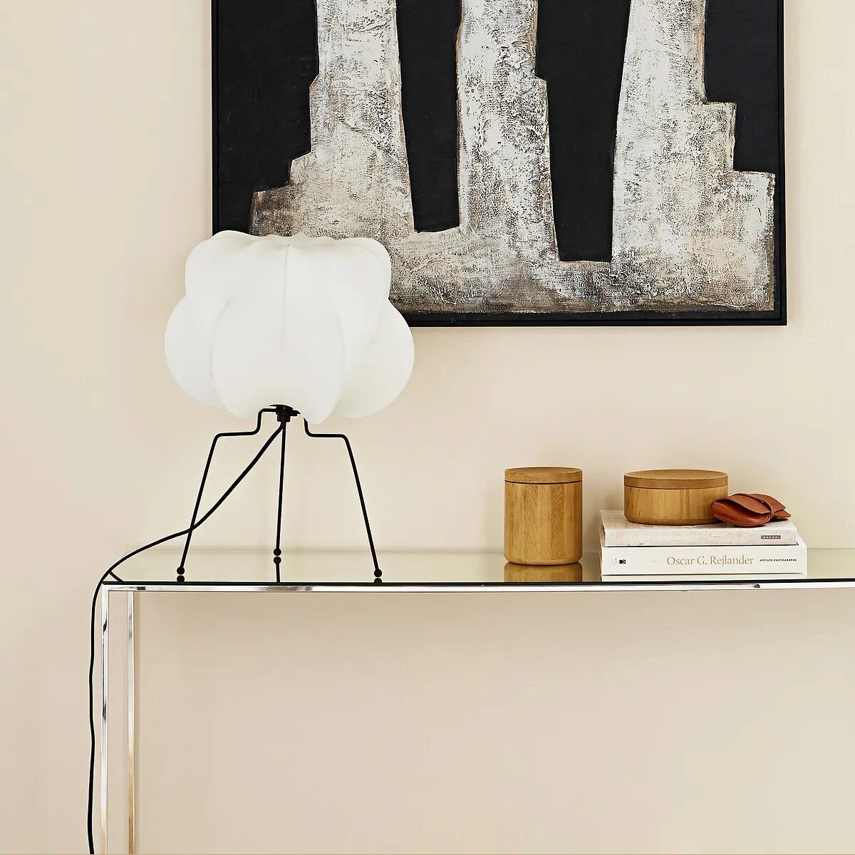Oï Floor Lamp - White, Iron and Resin alternate view