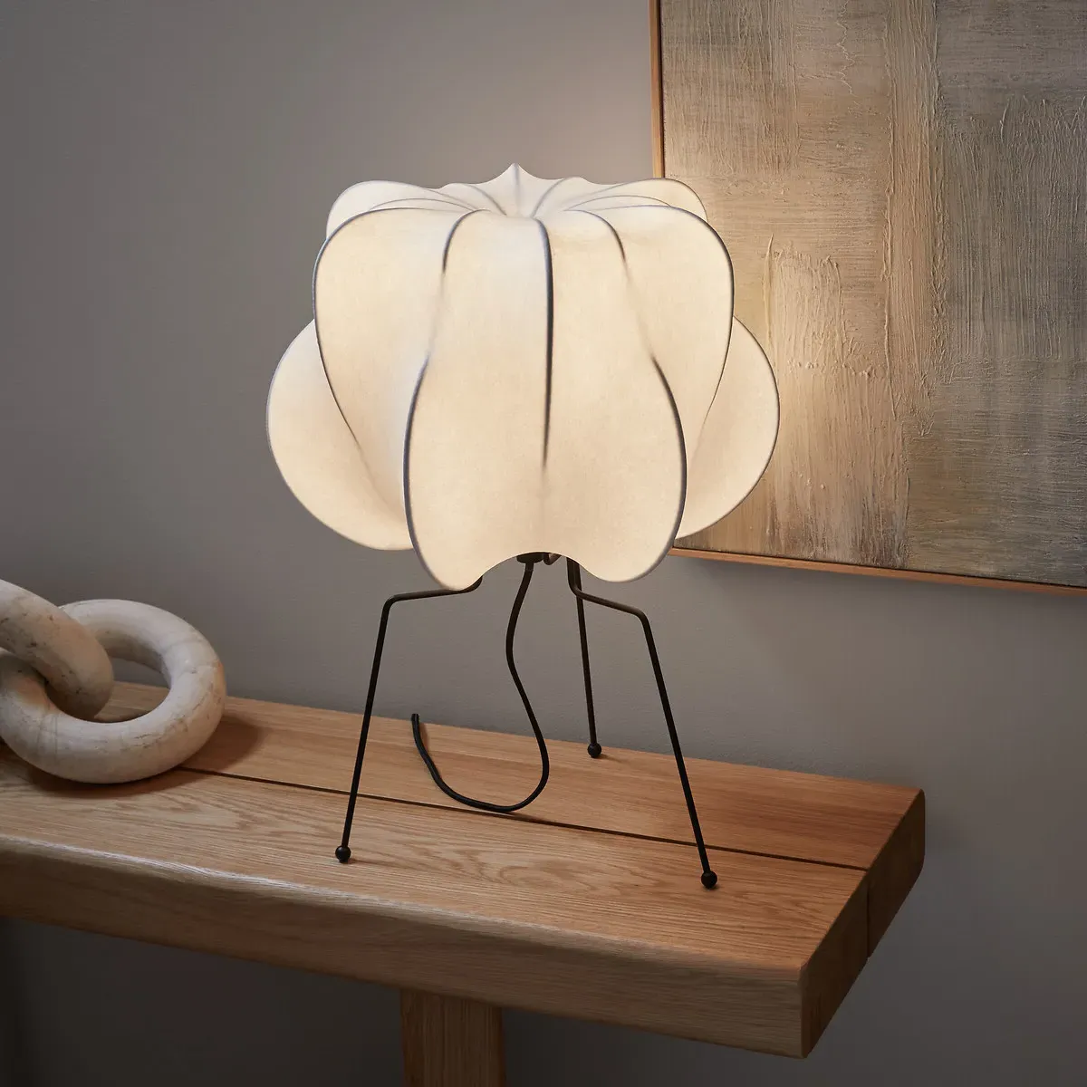 Oï Floor Lamp - White, Iron and Resin product