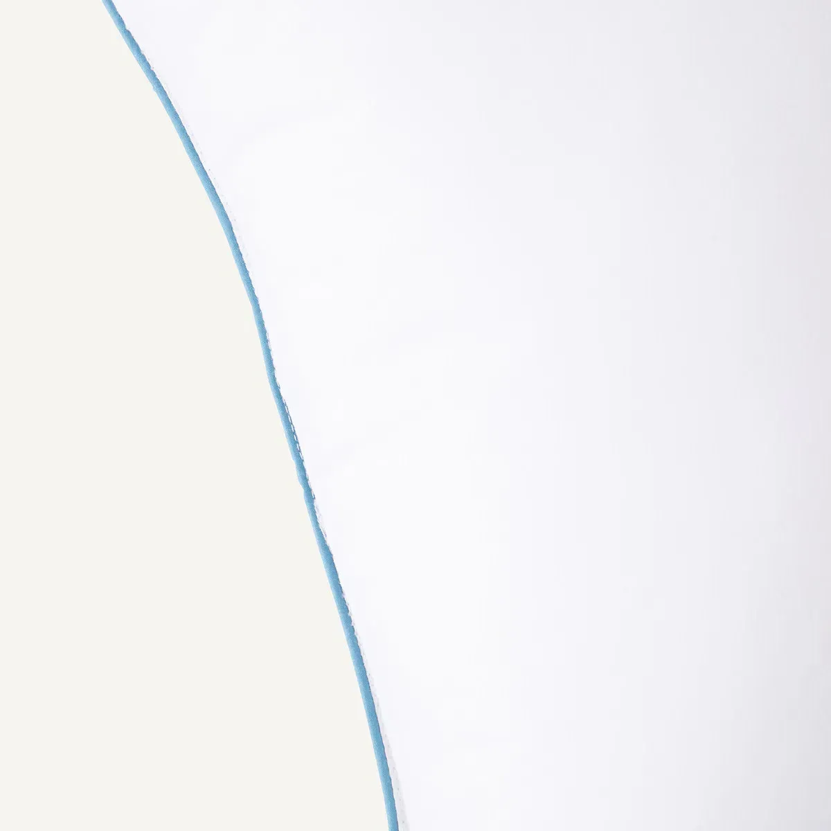 Océa 300g/m² Temperate Duvet with Cotton Cover - White alternate view
