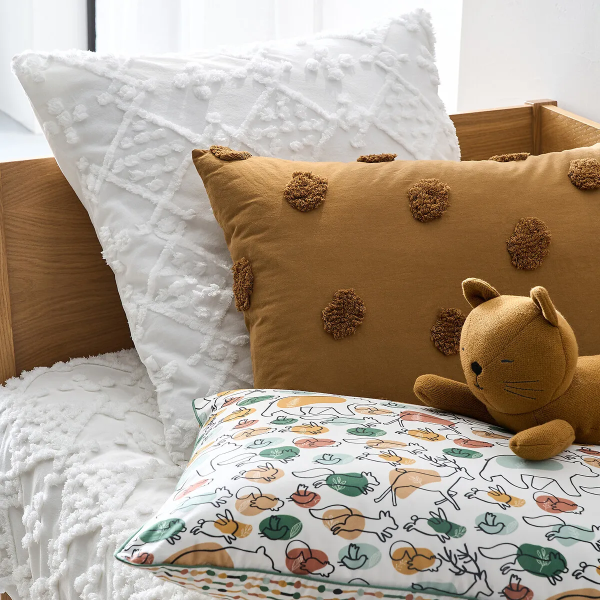 Pintu Tufted Pillowcase - White, Organic Cotton alternate view
