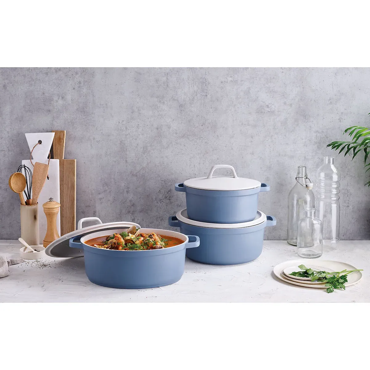 Papillon Round Casserole Dish with Lid - White, Cast Aluminium alternate view