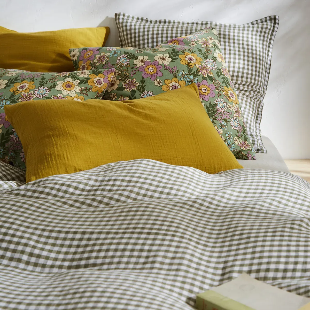 Acélie Washed Linen Pillowcase - Khaki alternate view