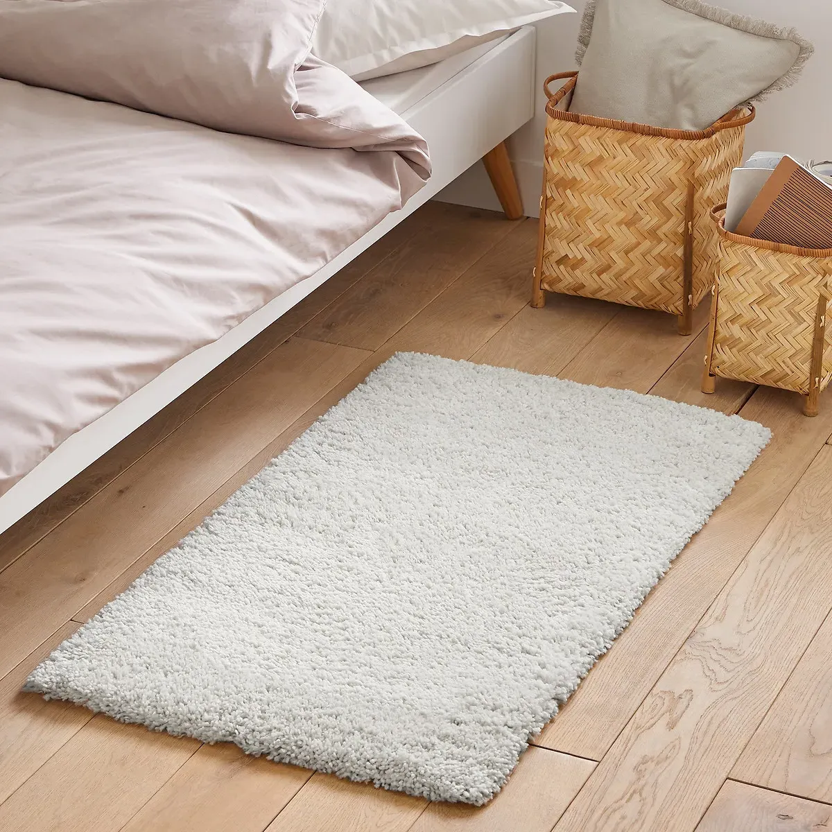 Afaw Shaggy Bedside Rug - White, Polypropylene product
