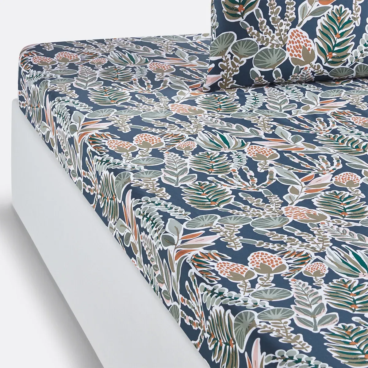 Aquajungle Foliage Fitted Sheet - Printed, Cotton Percale product