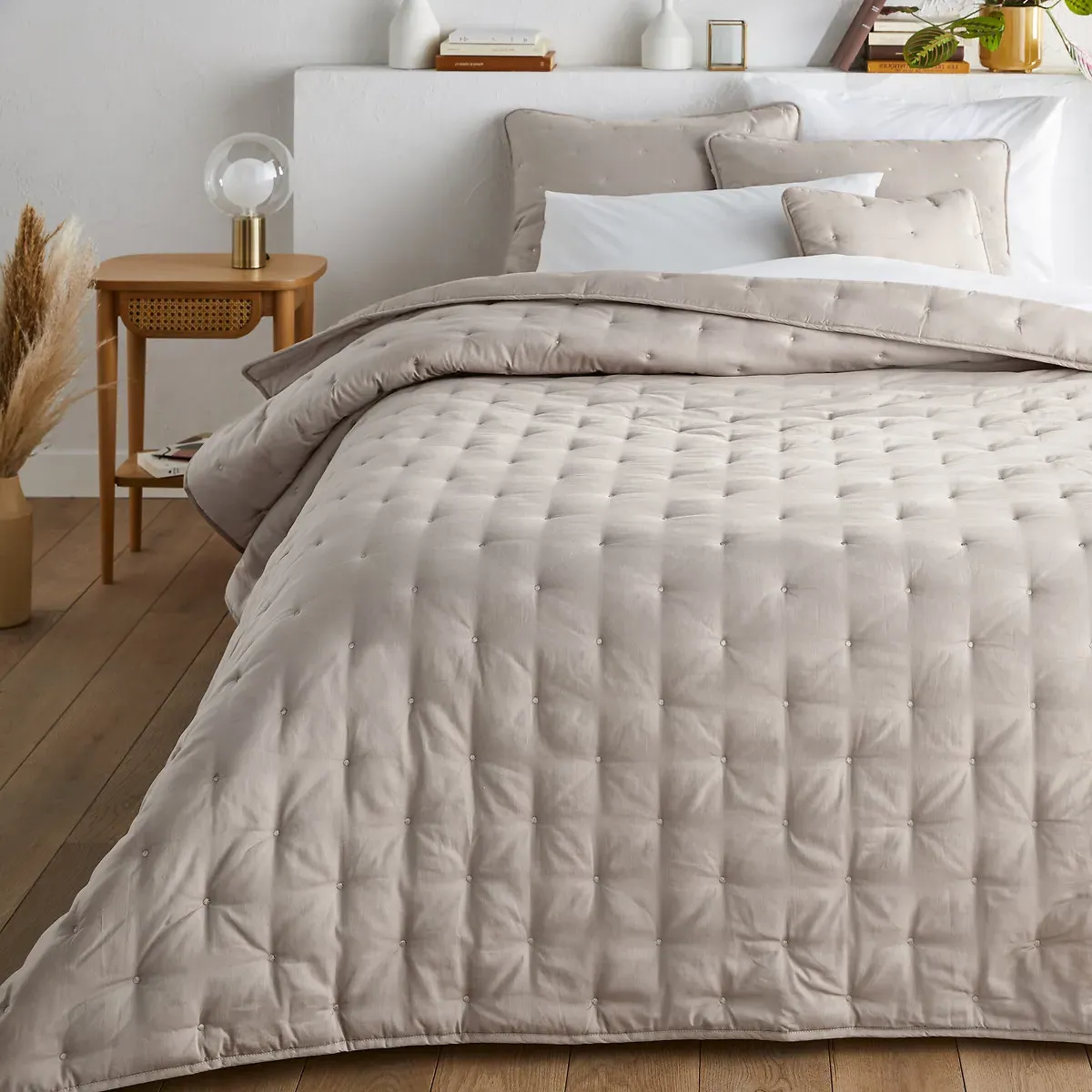 Aéri Embroidered Quilted Bedspread - Pebble, Cotton product